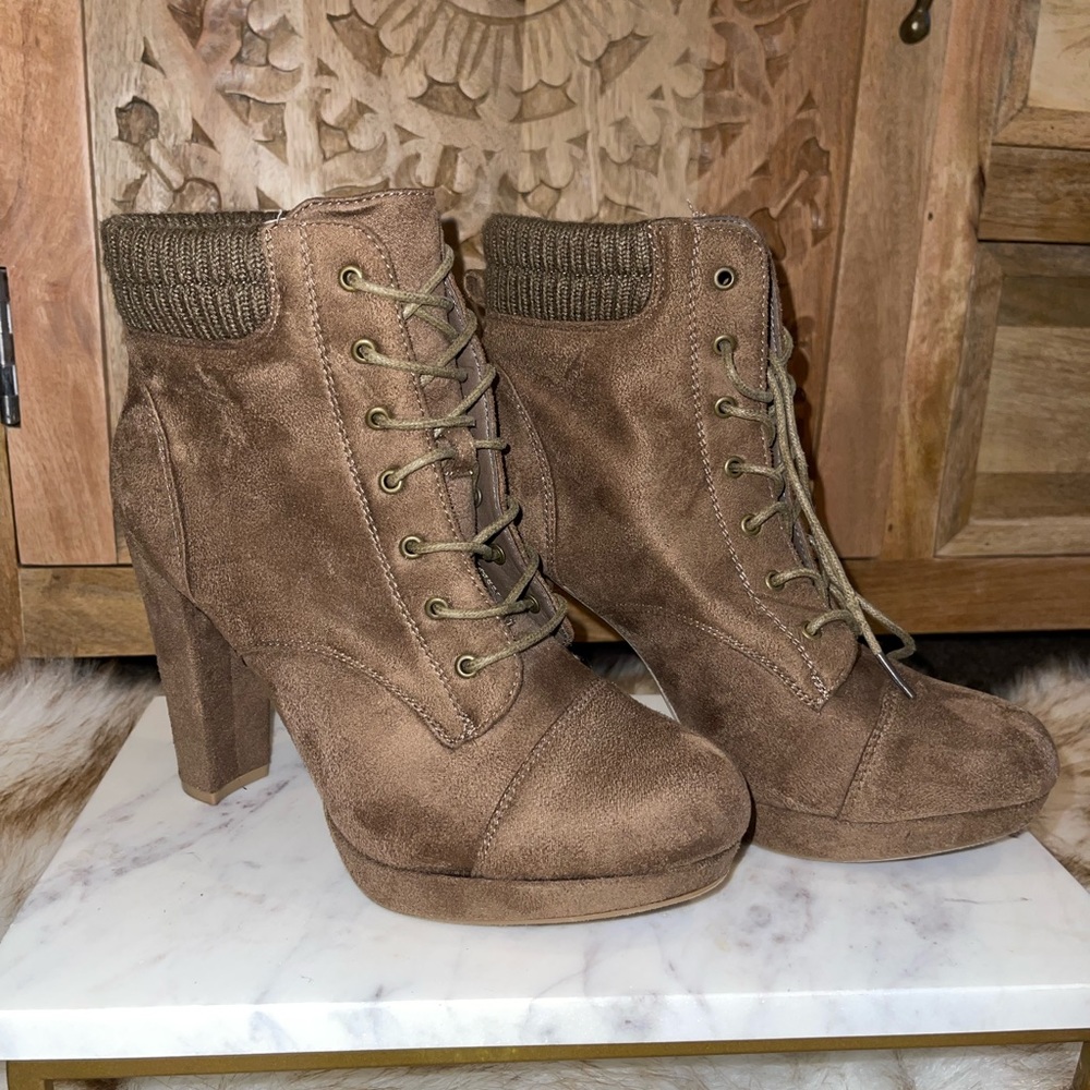 NWOT Charlotte Russe Heeled Tie Up Combat Boots